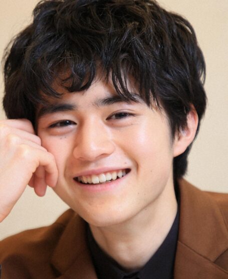 鈴鹿央士さん