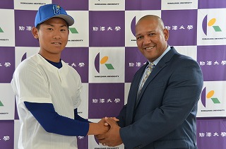 今永昇太さんとラミレス監督