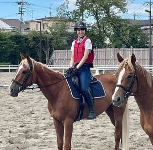 菅井友香 乗馬 公式Instagramより